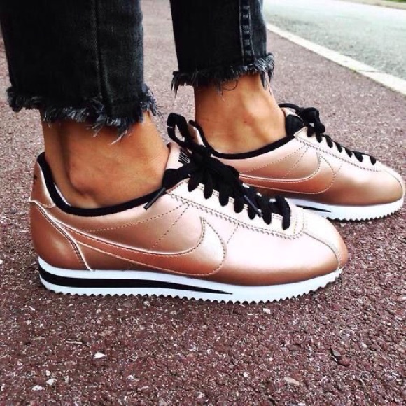 Nike Shoes - 🌈Nike🌈Classic Metallic Rose Gold Cortez